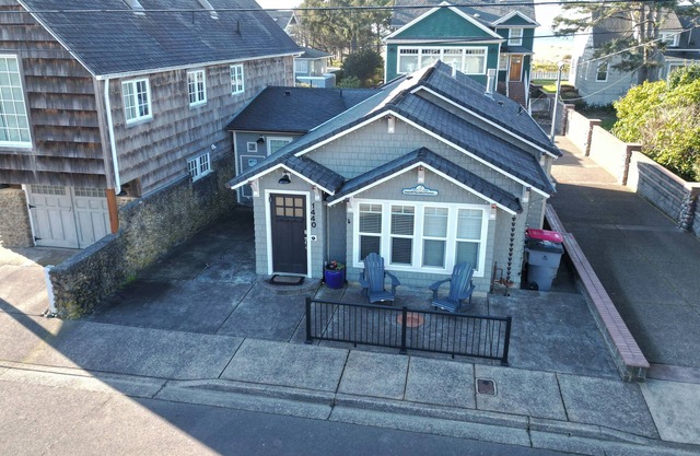 HOT TUB: SHORE TO PLEASE: 200ft to BEACH: Seaside Vacation Homes, Inc Managed
