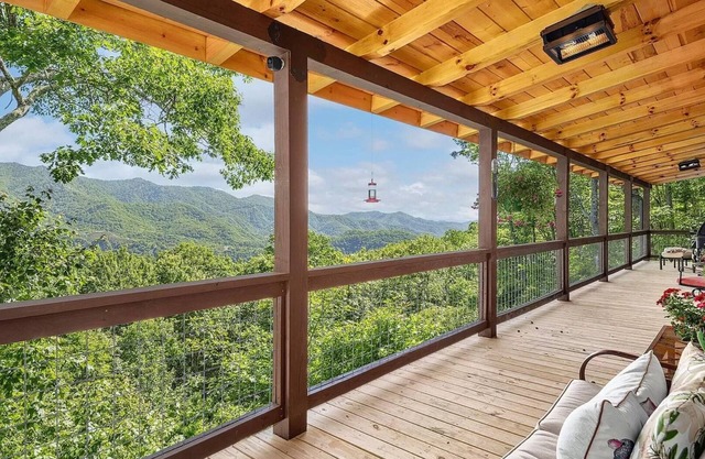 Hot tub, theater room w/100" tv, views, firepit, 3 king beds, porch perfection!