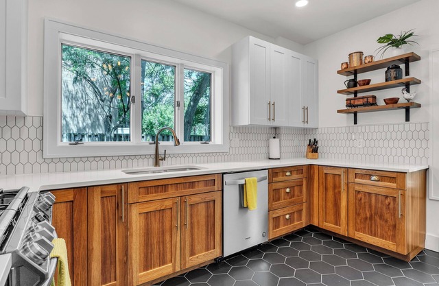 Hot Tub | Theater | Sauna | Deck | Fire Pit | Walk to Stadium/Downtown/Park