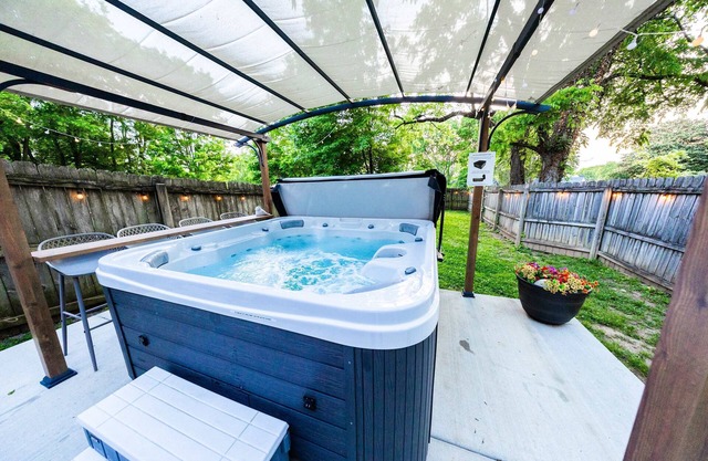 Hot Tub | Walkable | Fall/Winter Oasis | Near DWTN