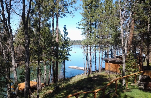 Hot tub, Wi Fi, Pets OK on the canal nice view of reservoir year round-