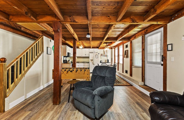 Hot Tub & WiFi - Family Cottage - Lightning Bug - Getaway to Red River Gorge, Kentucky!