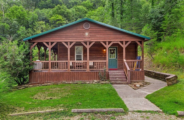 Hot Tub, WiFi, Pet-Friendly - Family Cabin - Sundance - Red River Gorge, Kentucky!