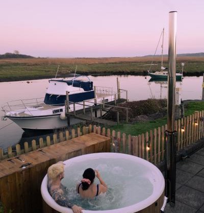 Hot Tub With A View - Christchurch Harbour