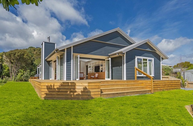 Hot Water Bach - Hot Water Beach Holiday Home