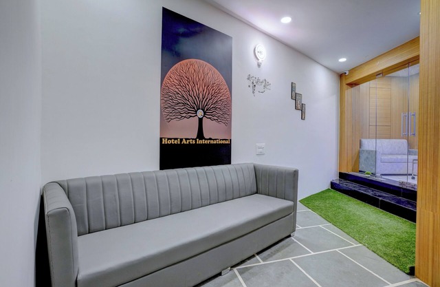 HOTEL ARTS INTERNATIONAL