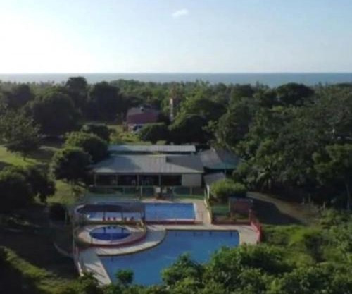 HOTEL CAMPESTRE CRISTALES cerca al mar By AMAUNA