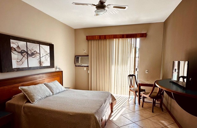 Hotel Dominguez Plaza