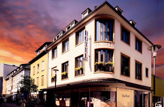 Hotel H.E.Y.M.A.N.N.