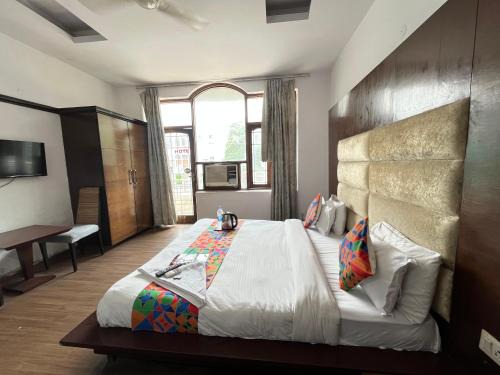 Hotel Lotus BNB - Near Nehru Enclave Metro Station