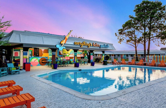 Hotel McCoy - Art, Libations, Pool Society