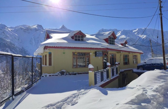 Hotel Monal Residency