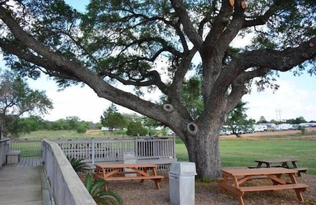 Hotel O Executive Inn & Suites Cuero Hwy 87
