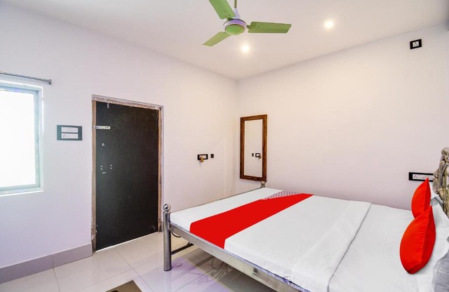 Hotel O Mango Leaf Hotel & Restaurant