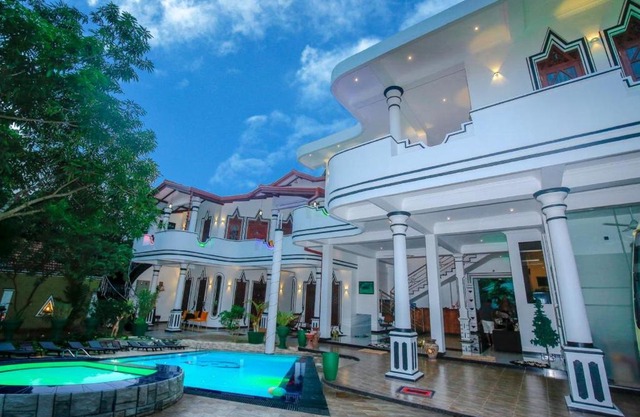 Hotel River 