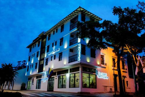 Hotel San Antonio Gate