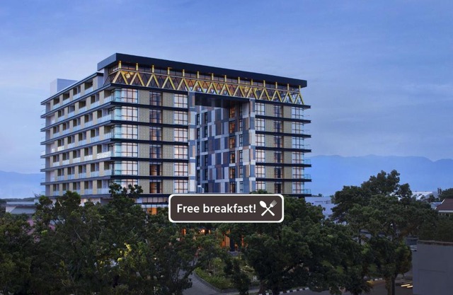 Hotel Santika Premiere Padang