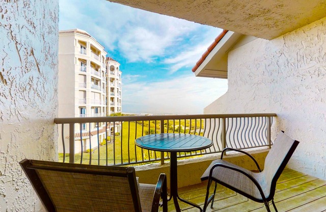 Hotel Side Condo at Amelia Island Plantation with Balcony, WiFi & Shared Pool
