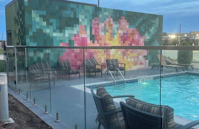 Hotel Suite AC, fitness room, Breakfast, WiFi etc in welcoming you to Houston!