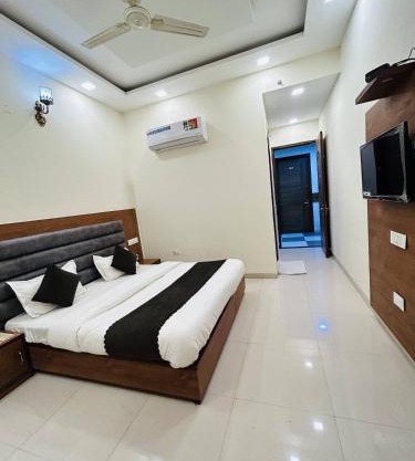Hotel Woodlark Zirakpur Chandigarh ! Top Rated & Most Awarded Properties in Tricity !