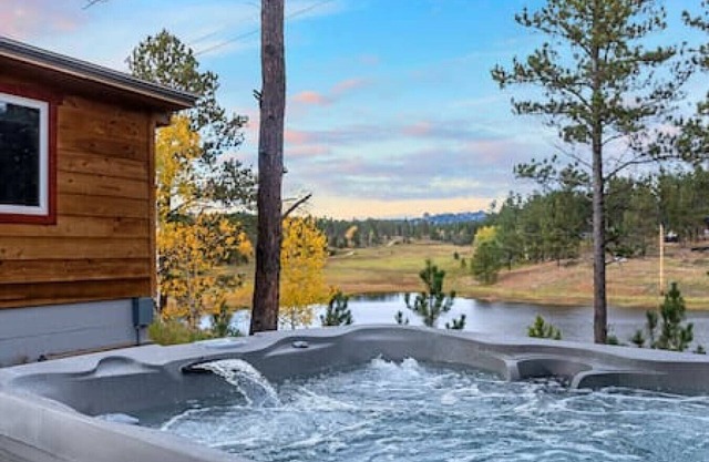 Hottub Hideaway: Firepit + Sauna + Views + Wildlife