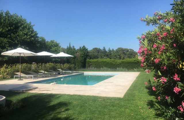House 3 bedrooms 2 minutes from Uzes - calm on 4500 m² park and garden