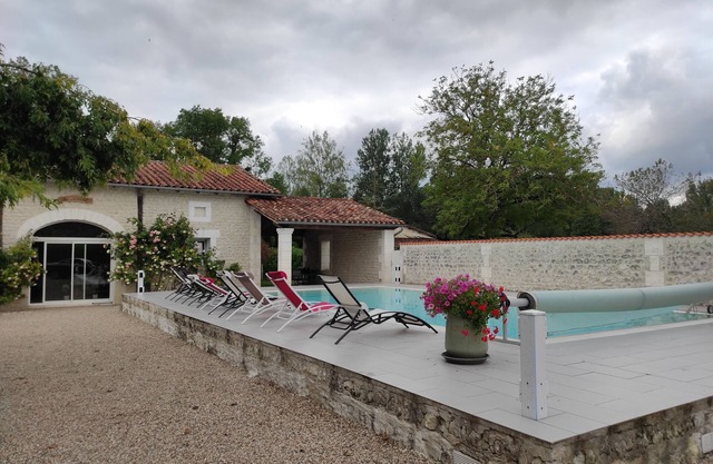 House in Périgord Vert with salt-water swimming pool. Quiet, Nature, near river