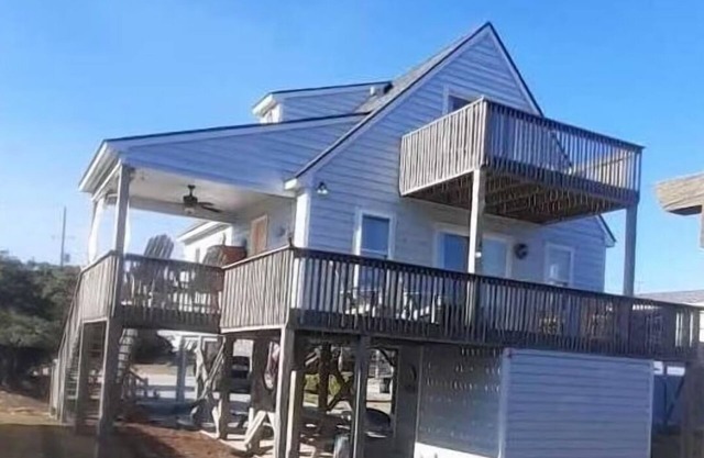 HOUSE 1 Minute Walk to Ocean, Sound & Ocean Views, Pet Friendly, LINENS INCLUDED