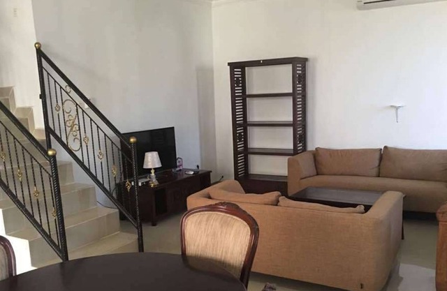 House 10 -3 BR Serviced Holiday House with sweeping sea views & swimming pool.
