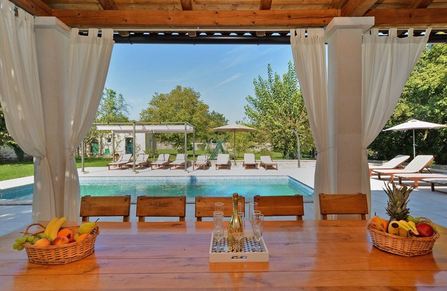 House 1240/11852 (Istria - Rojnići), 15000m from the beach