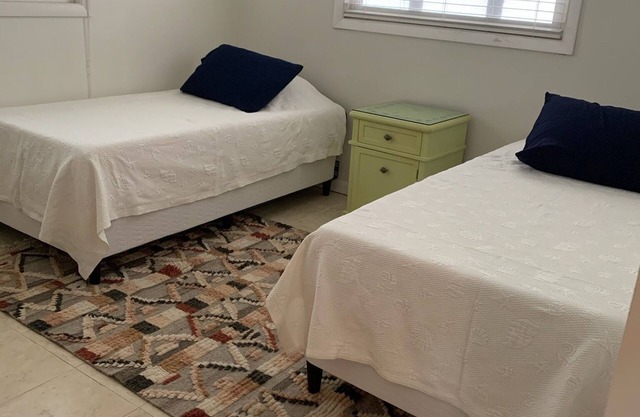 House 2 bedroom 2 bath Large enclosed porch overlooking canal with boat dock