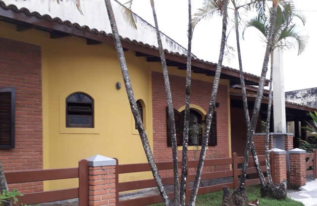 House 3 bedrooms 03 bathrooms 100m from the beach in Caraguá. - 2 suites