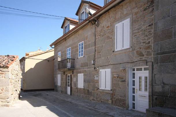 House - 4 Bedrooms with Sea views - 107542