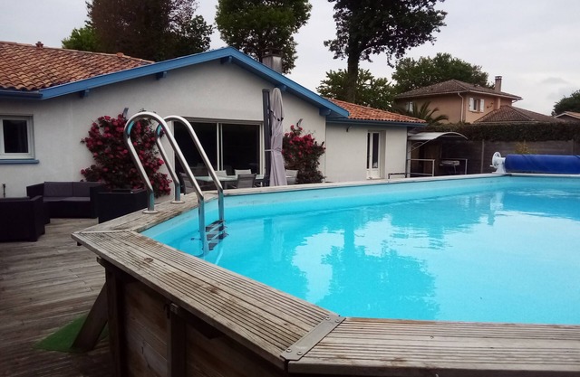 House 5 bedrooms heated pool
