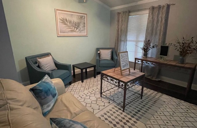 House- 5 minutes from Graceland