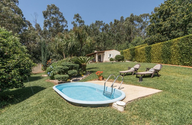 House 7 minutes walk from the beach with garden and pool