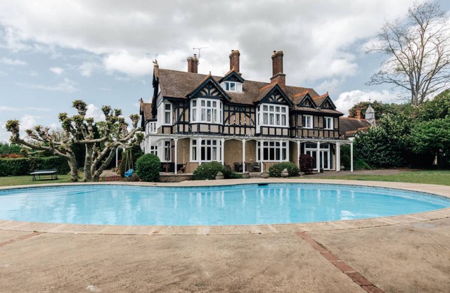 House ∙ 9 bedrooms ∙ 22 guests