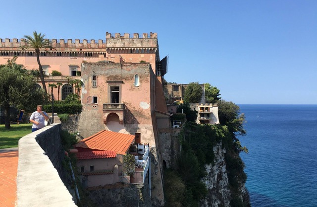 House at the castle pool and beach