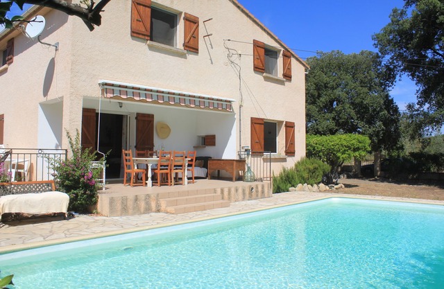 House by the river, 5 minutes from the sea
