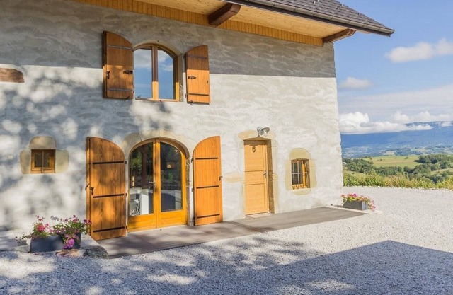 House classified 3 *, and 3 ears, located between two beautiful lakes in a quiet