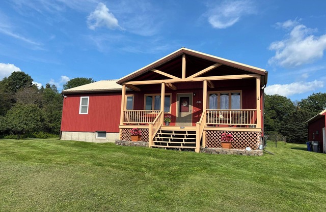 House - Clover's Ridge, COOPERSTOWN DREAMS PARK SCHEDULE nSUPER CLEAN!