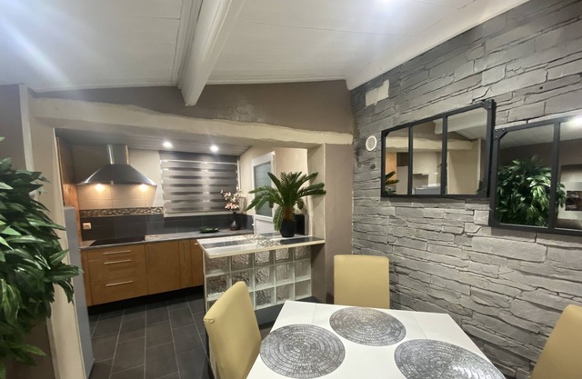 House cocoon jaccuzi 10 min from the beaches