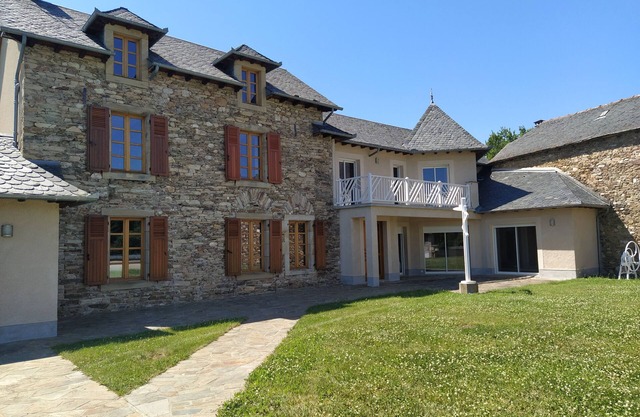 House combining old and new in Aveyron