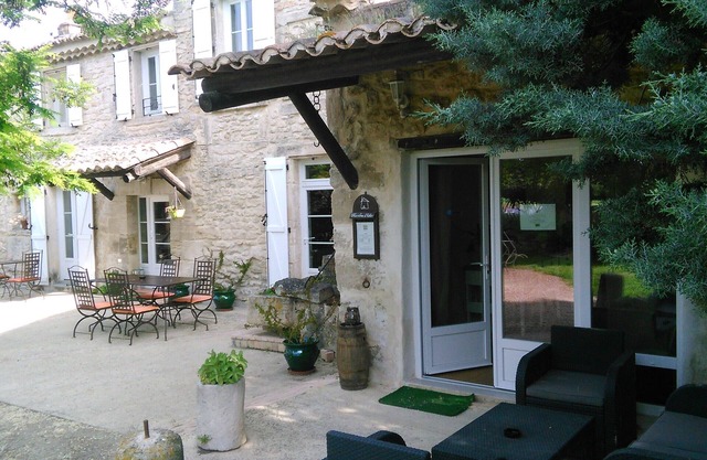 House-Comfort-Private Bathroom-Countryside view-Mas piscine ,boulodrome