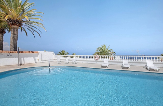 'House Experience Villa Violeta' with Sea View, Shared Pool and Wi-Fi