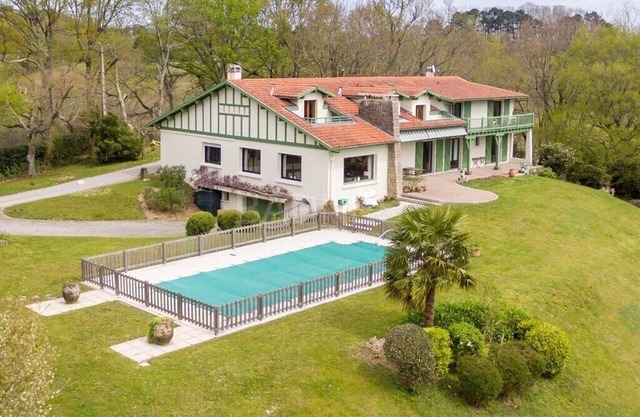 House, exceptional environment, 7 bedrooms, Urrugne, 7 mn from st Jean de Luz