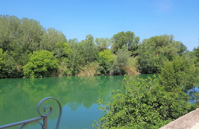 House facing the river - near the Pont du Gard, Uzes, Nimes, Avignon, Arles .