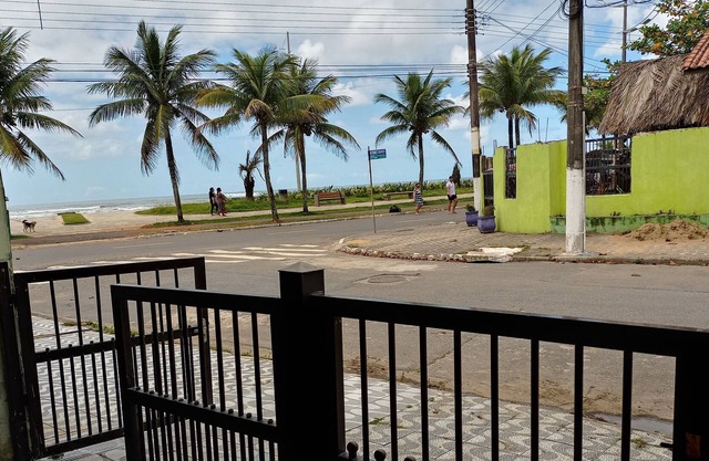 House facing the sea