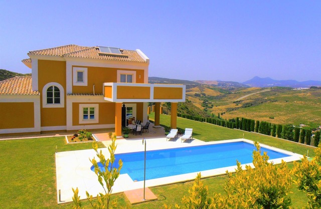 House for 8 guests with 370m² in Alcorrín (117665)