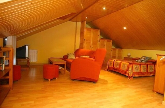 House for April for 4 people